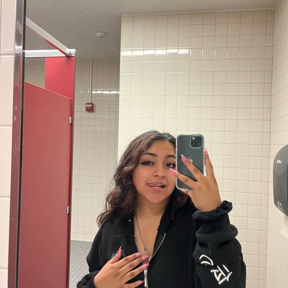 Meet your Posher, Eliza - Picture 1 of 1